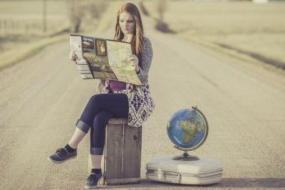 Abiturientin auf der Suche nach dem passenden Studienweg