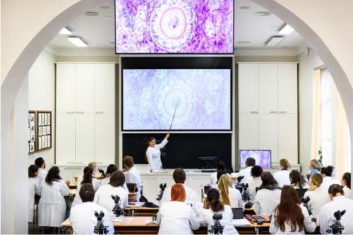 Medizinische Lehrveranstaltung an der RSU Riga in Lettland.