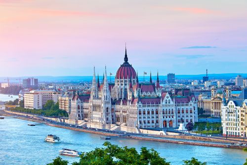 Blick auf Budapest an der Donau - Universitätsstadt.