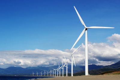 Große Windenergie Anlage an der Küste